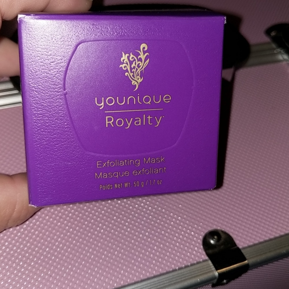 Younique Royalty Exfoliating Mask